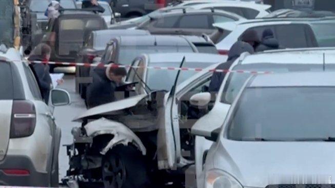 凤凰新闻【俄中将在莫斯科被炸身亡】当地时间22日，据俄罗斯联邦侦查委员会通报，俄