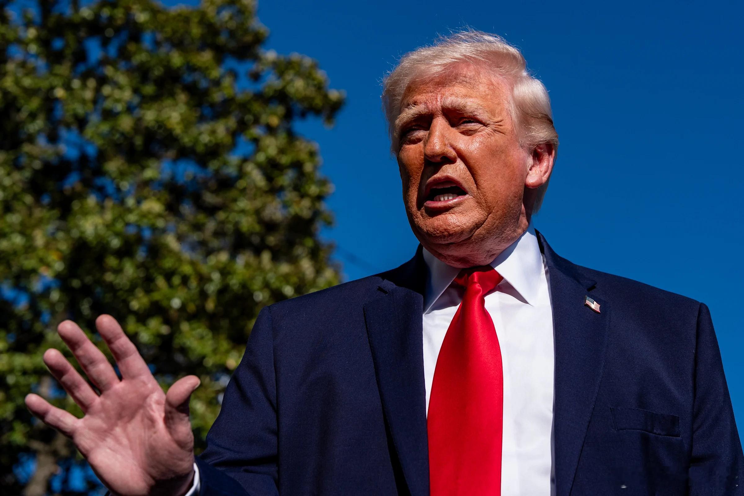 【特朗普宣布封锁霍尔木兹海峡】[作恶多端]（雅虎新闻）特朗普周日宣布，由于伊朗拒