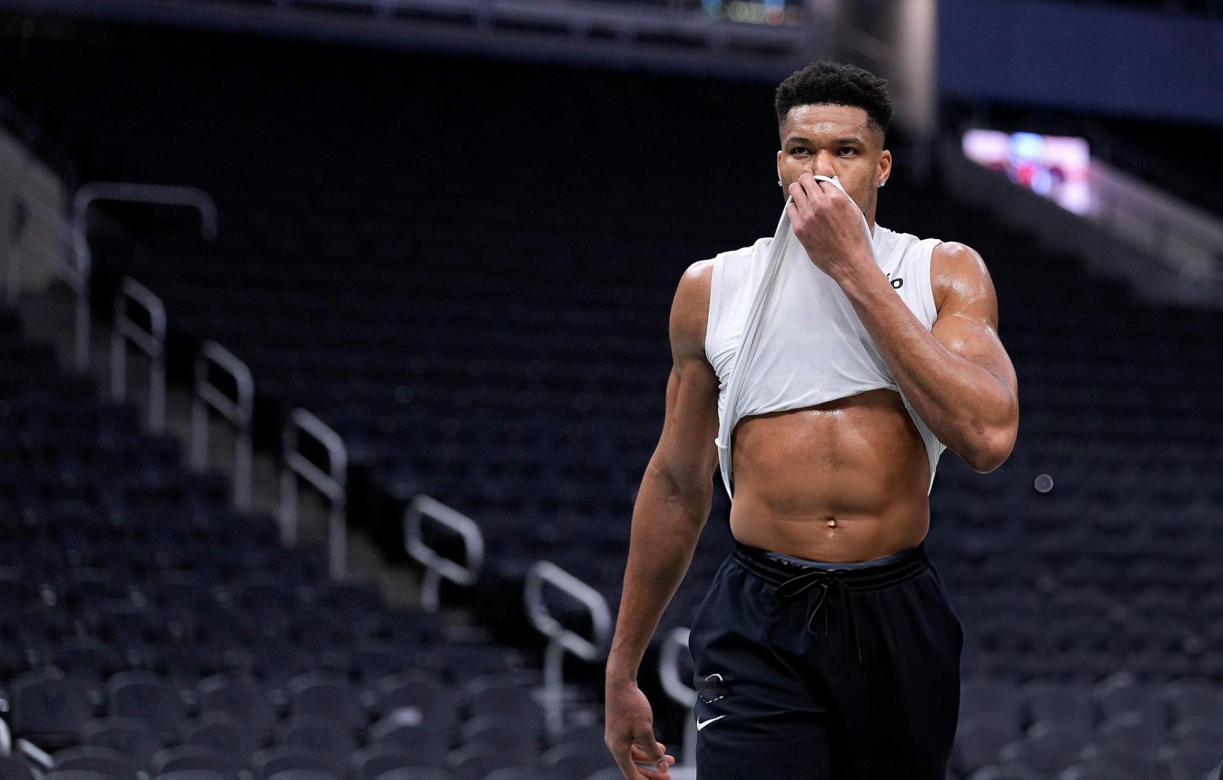 据悉，字母哥现已将森林狼列为头号心仪下家。大家觉得最终字母哥会去哪里呢？ NBA