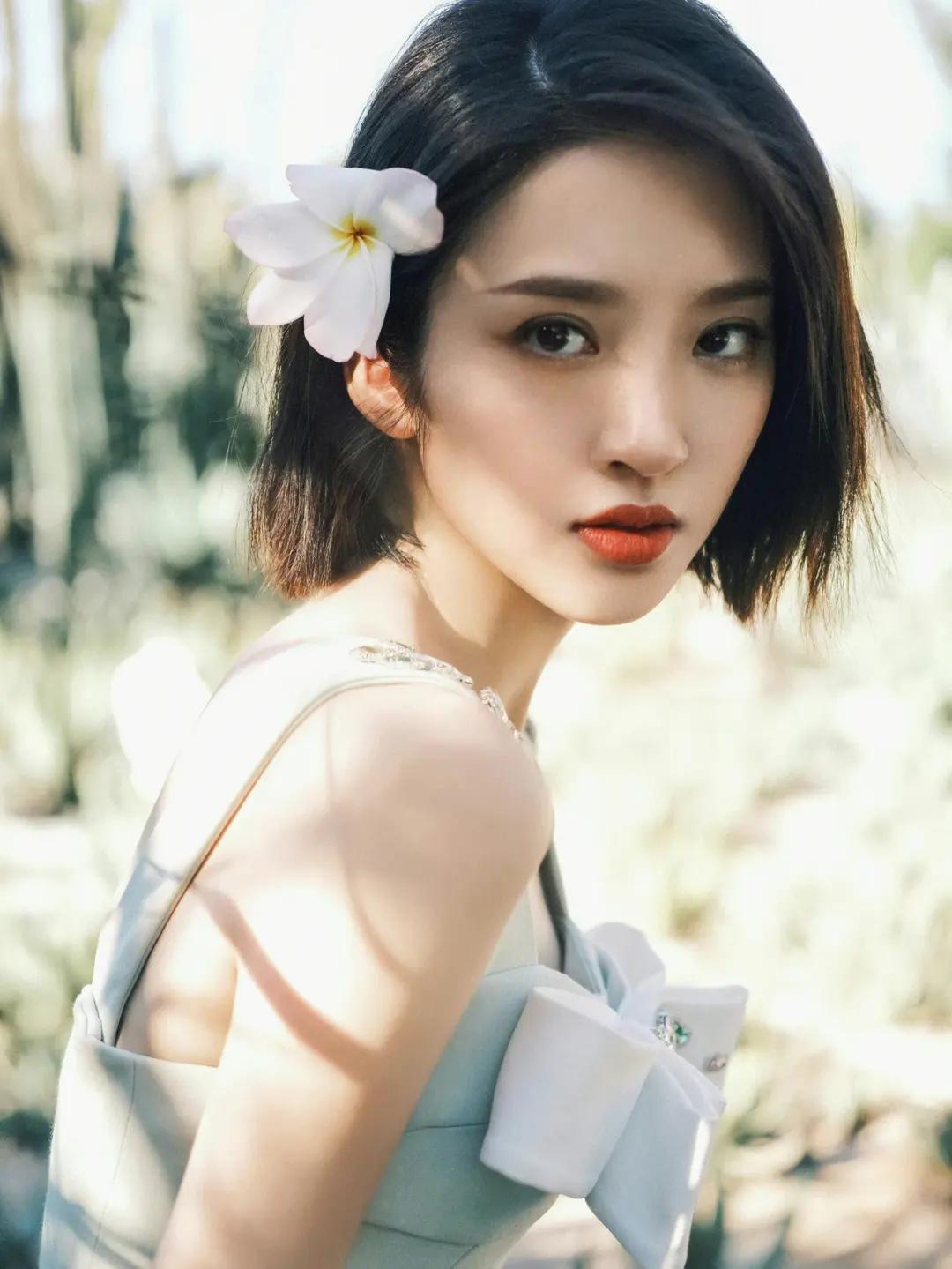 娱乐圈十位梨涡美女
[熊猫]佟丽娅 - 第19届华鼎奖最佳女演员
[熊猫]殷桃 