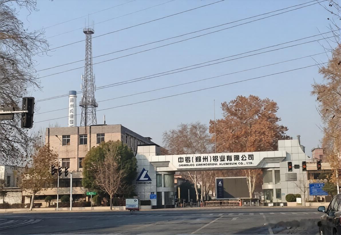倘若长期被无端打压、薪资不符付出、环境消耗身心，便果断抽身。谋生不易，裸辞需权衡