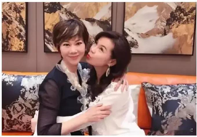 她是我国女乒一姐，抽烟喝酒却夺59块金牌，57岁嫁豪门被宠成公主

曹燕华是一位