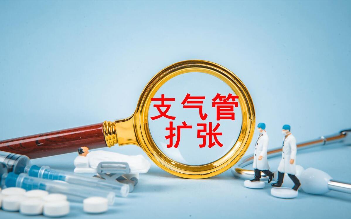 肺里面吸出来一斤痰，支气管病人肺里能积存多少废料，难以想象
今天给一个病人做气管