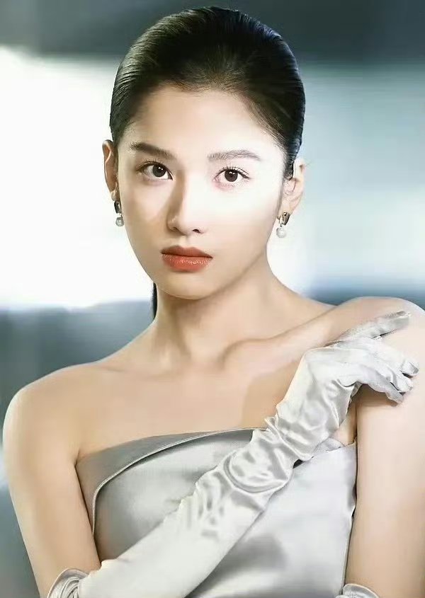 张婧仪和周也自出道就在捆绑 谁更有发展潜力？ 