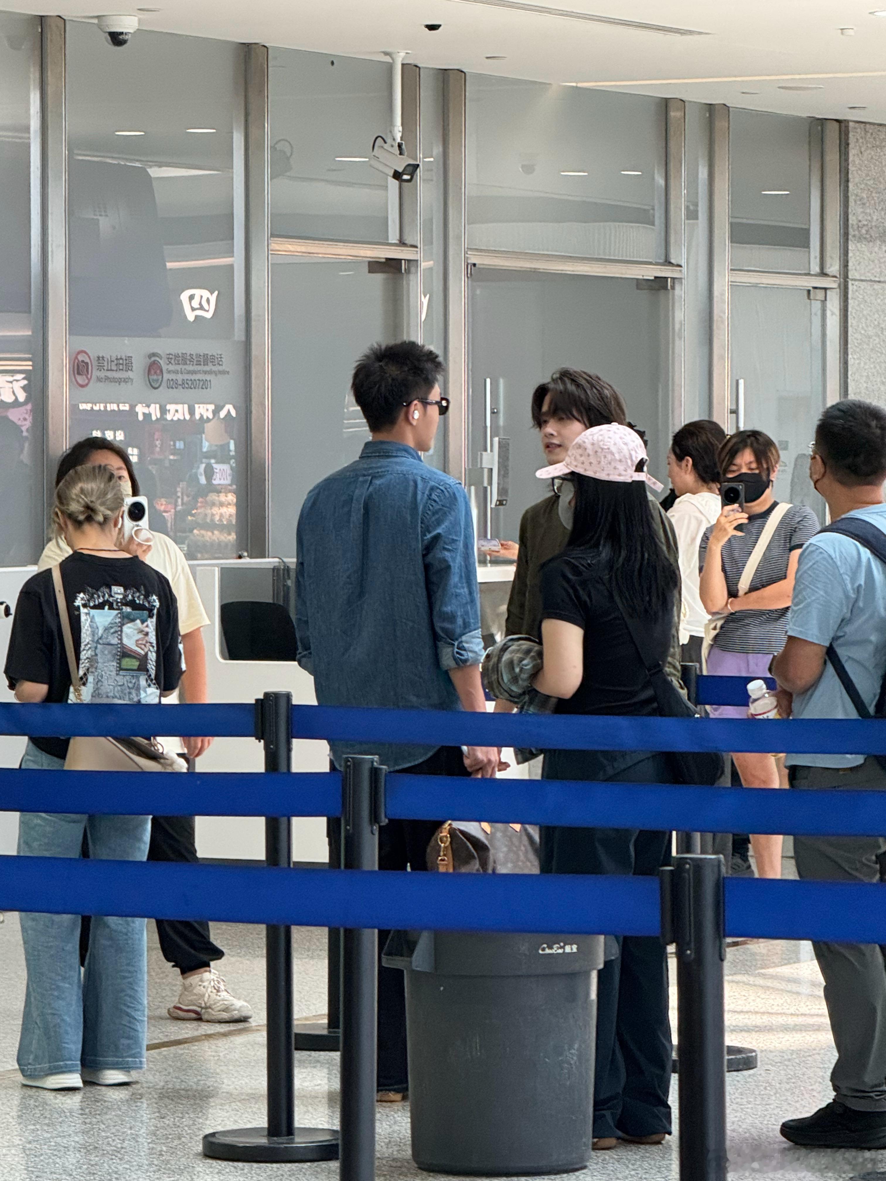 这是谁？ 