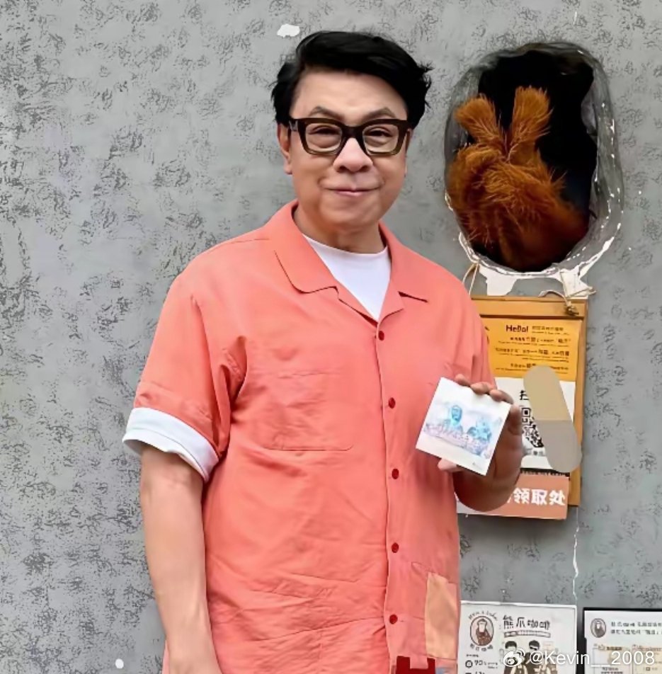 今天才知道蔡康永多年来原来一直是坚定的台独，这些都是摆在明面上了事了！但为什么还
