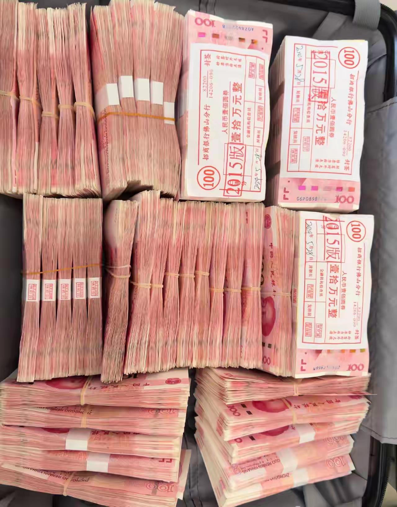 健康和赚钱哪个更重要？这就像先有鸡还是先有蛋的问题。我觉得吧，健康是1，赚钱是后