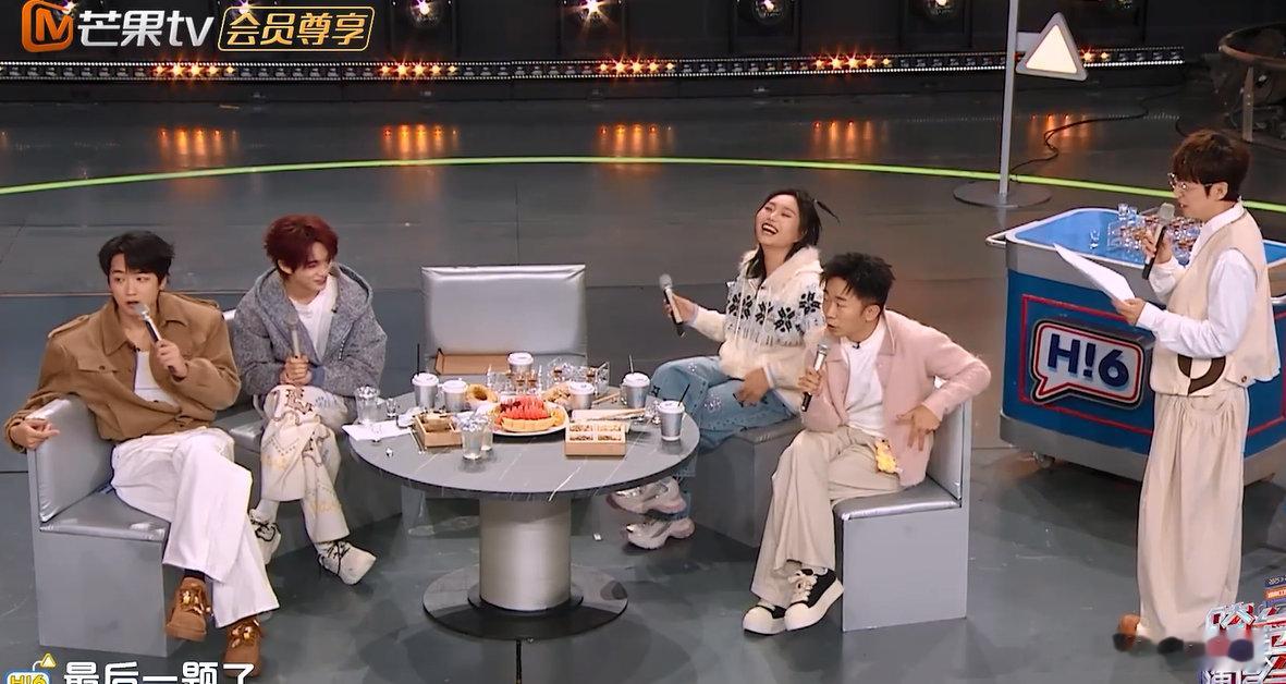 杨迪是观众嘴替来的吧  杨迪：观众想看啥我问啥！逮着何老师就问孟子义独唱，这波操