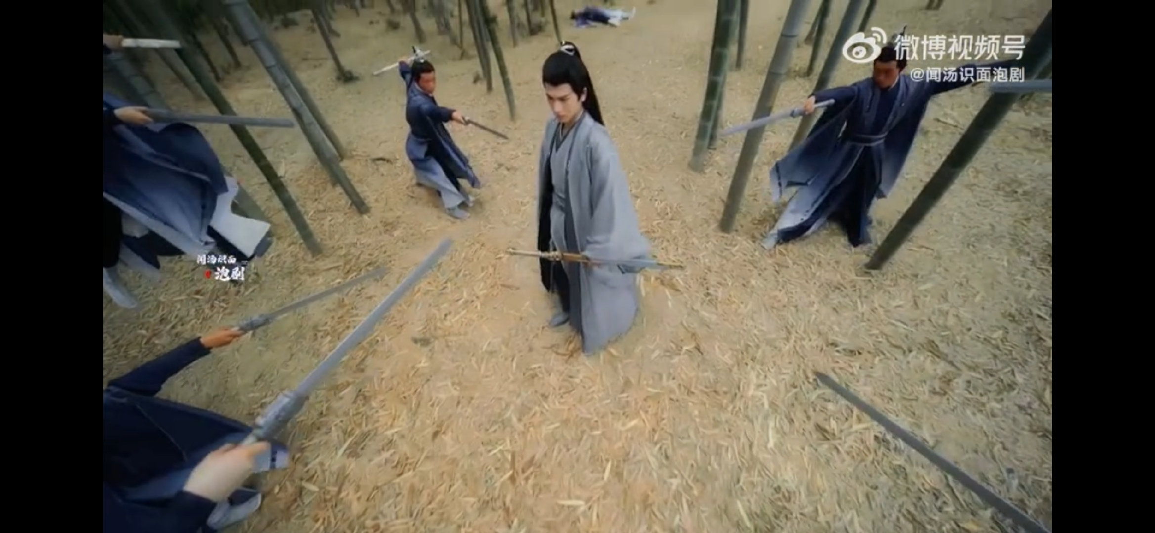 #嵇炀文能施肥种花武能嘎嘎乱鲨#嵇炀的武力值爆棚！无论是飞身拔剑还是蓄力一击，都