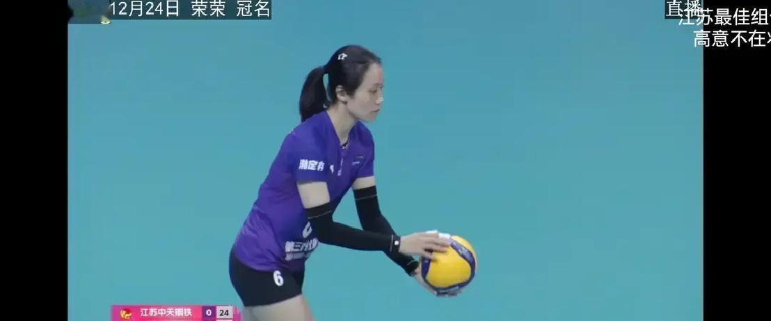 别信大比分落后就没戏。江苏女排第三局撕开天津队的那道口子，就用了两招。
 
盯着