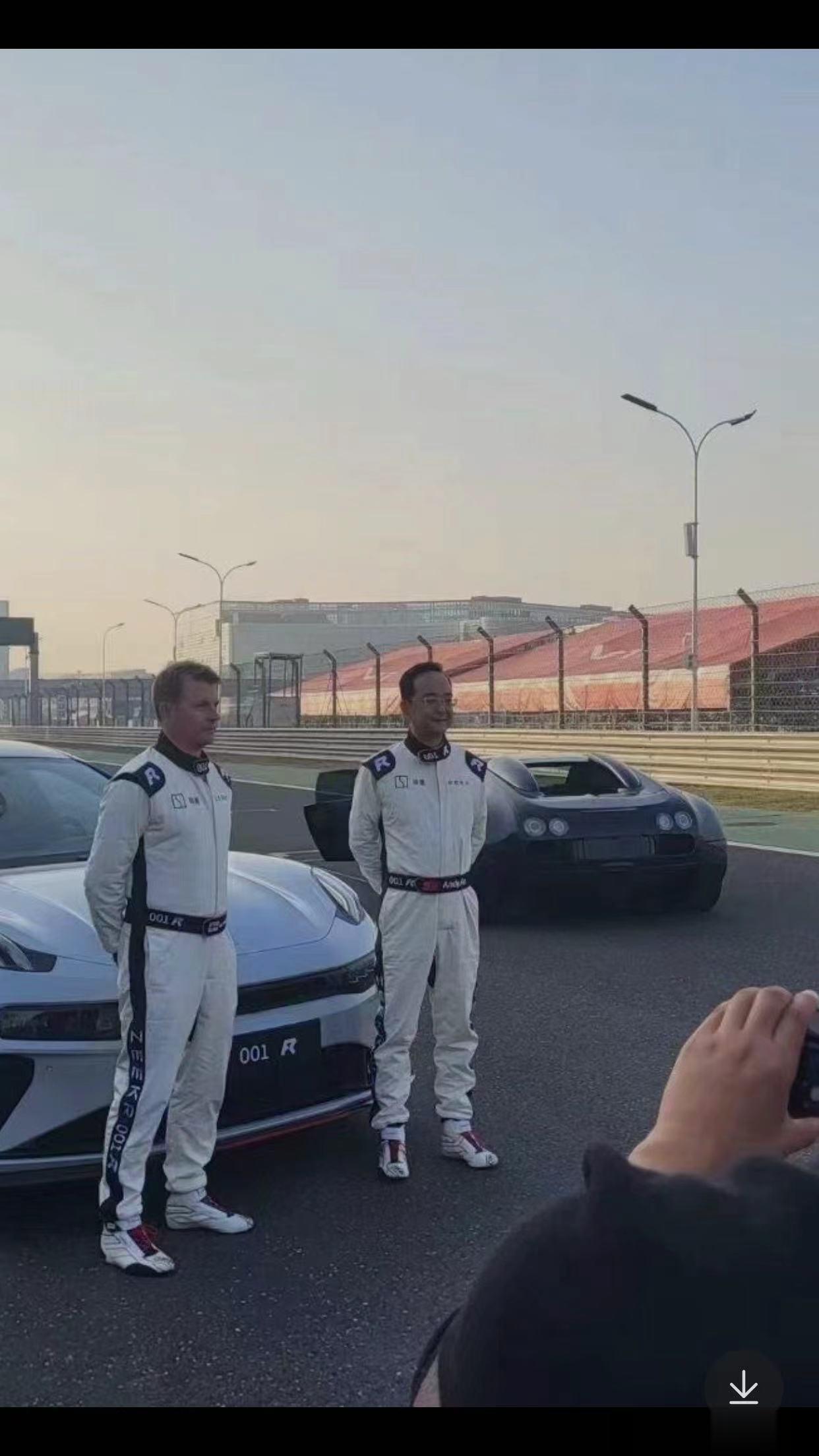 #F1世界冠军共创中国车#今晚极氪001FR发布会，决定蹲一波，不为别的，就想看