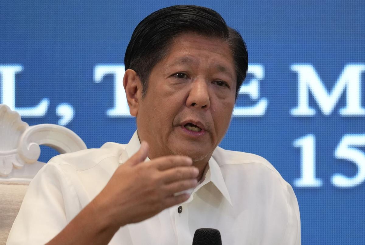 菲律宾副总统拒绝发动群众，放弃了把小马科斯赶下台的机会？小马科斯被民众打低分，莎