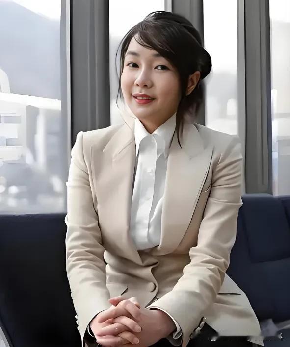 金建希的苦难来临了，亲戚家里搜出6000万钻石项链，这下可能百口莫辩了！韩国检方