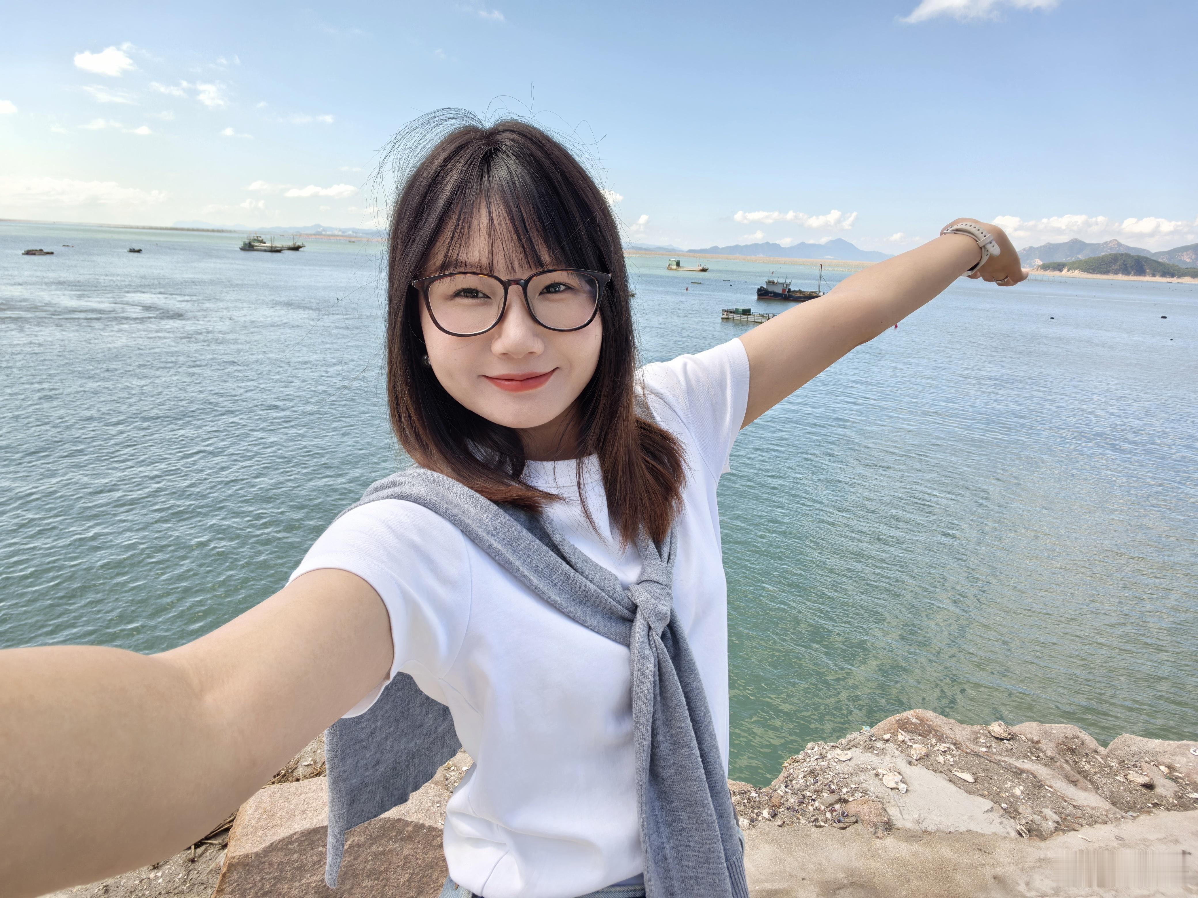 太喜欢自驾游了，一路上都好美，随时也可以停下来欣赏，都说旅行会变美，帮我看看是真