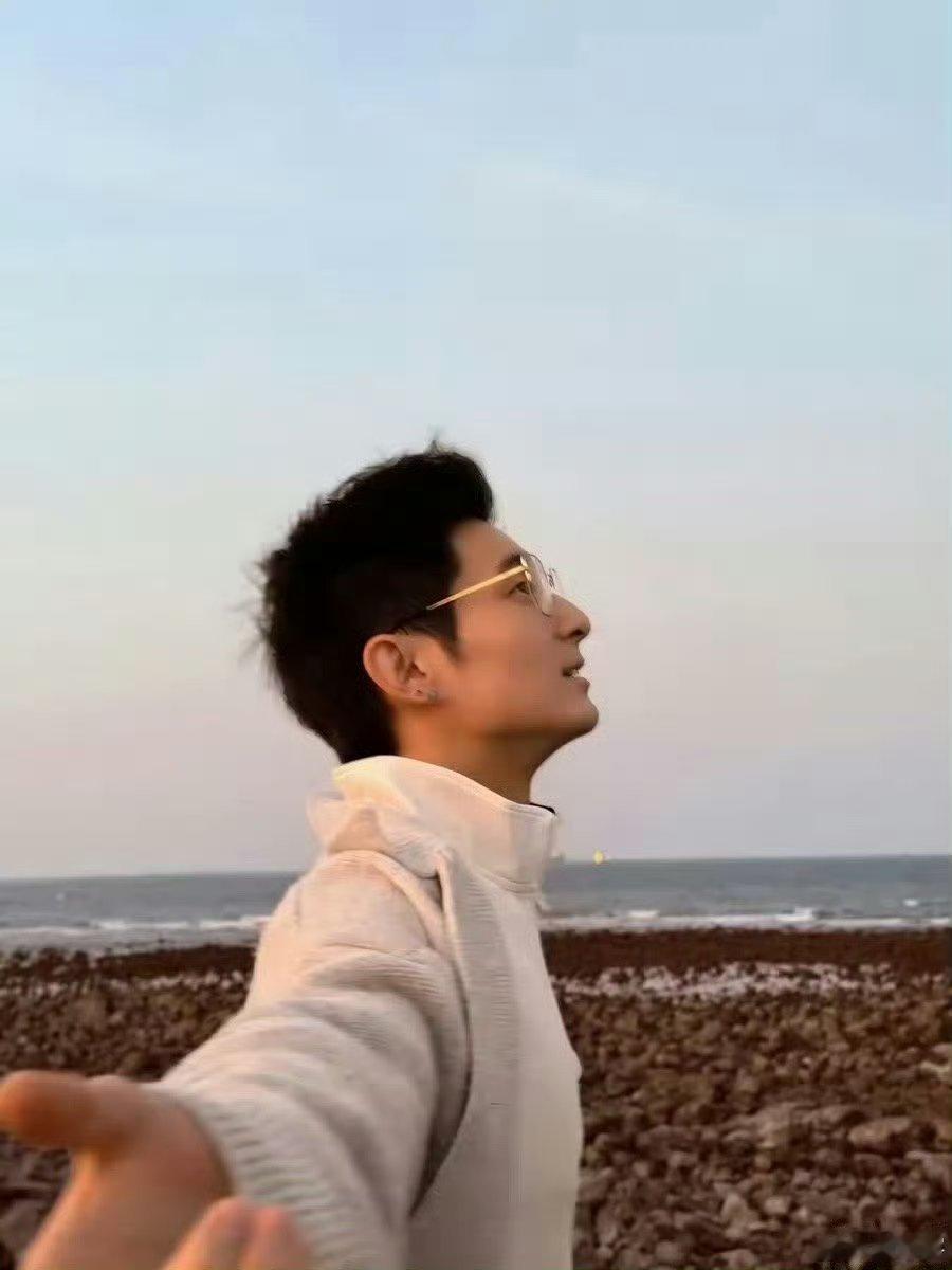 声鸣远扬全国三强亲爱的客栈路透 声鸣远扬要去亲爱的客栈了，期待节目播出！亲爱的客