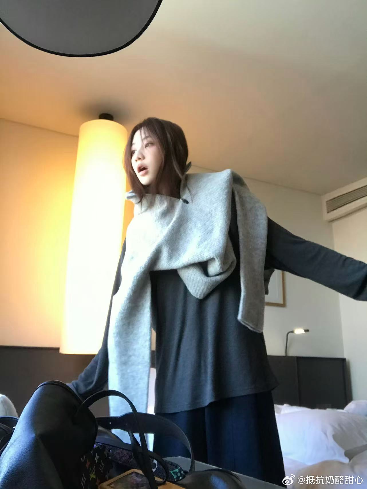 袁一琦你很热我更是 场馆闷热挡不住大家的热情，袁一琦用表演点燃全场，观众也用呐喊