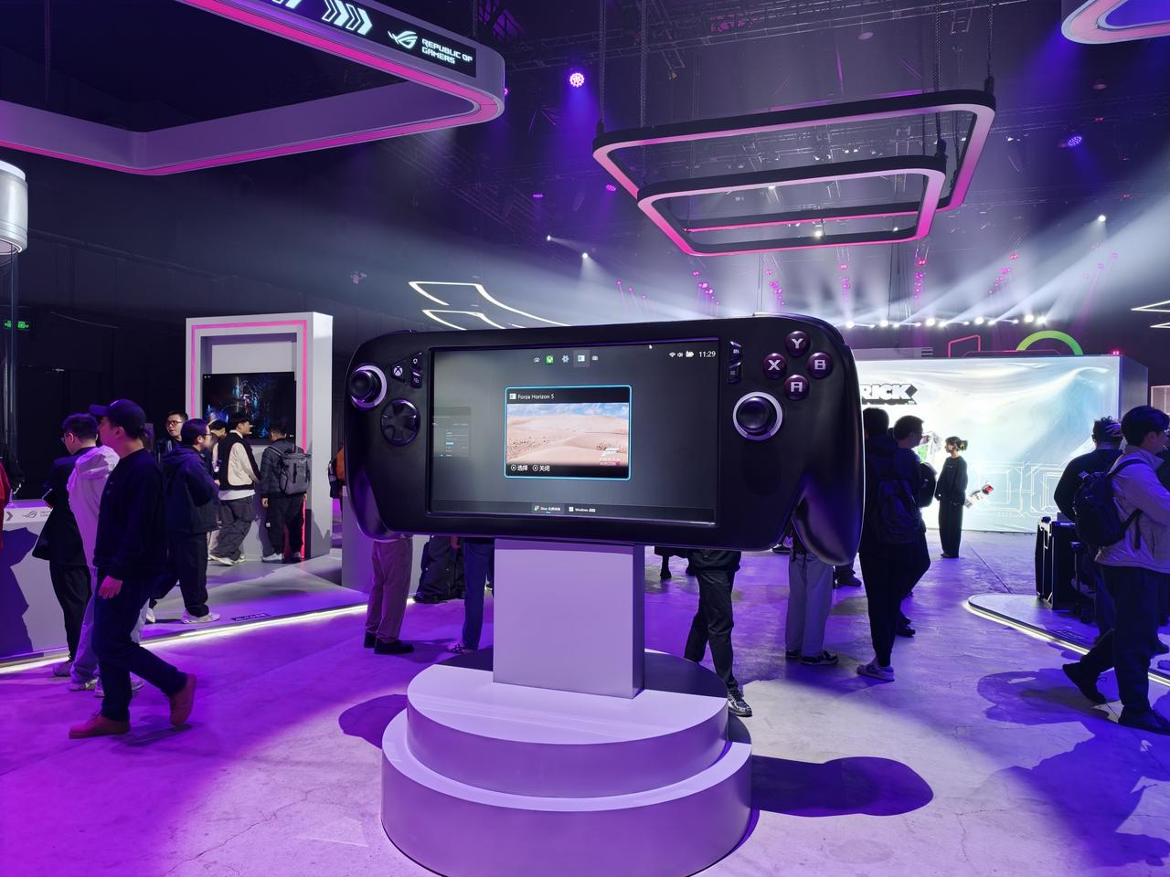 今年掌机市场真是全面开花啊！ROG XBOX 掌机X这升级力度真猛！[赞][大笑