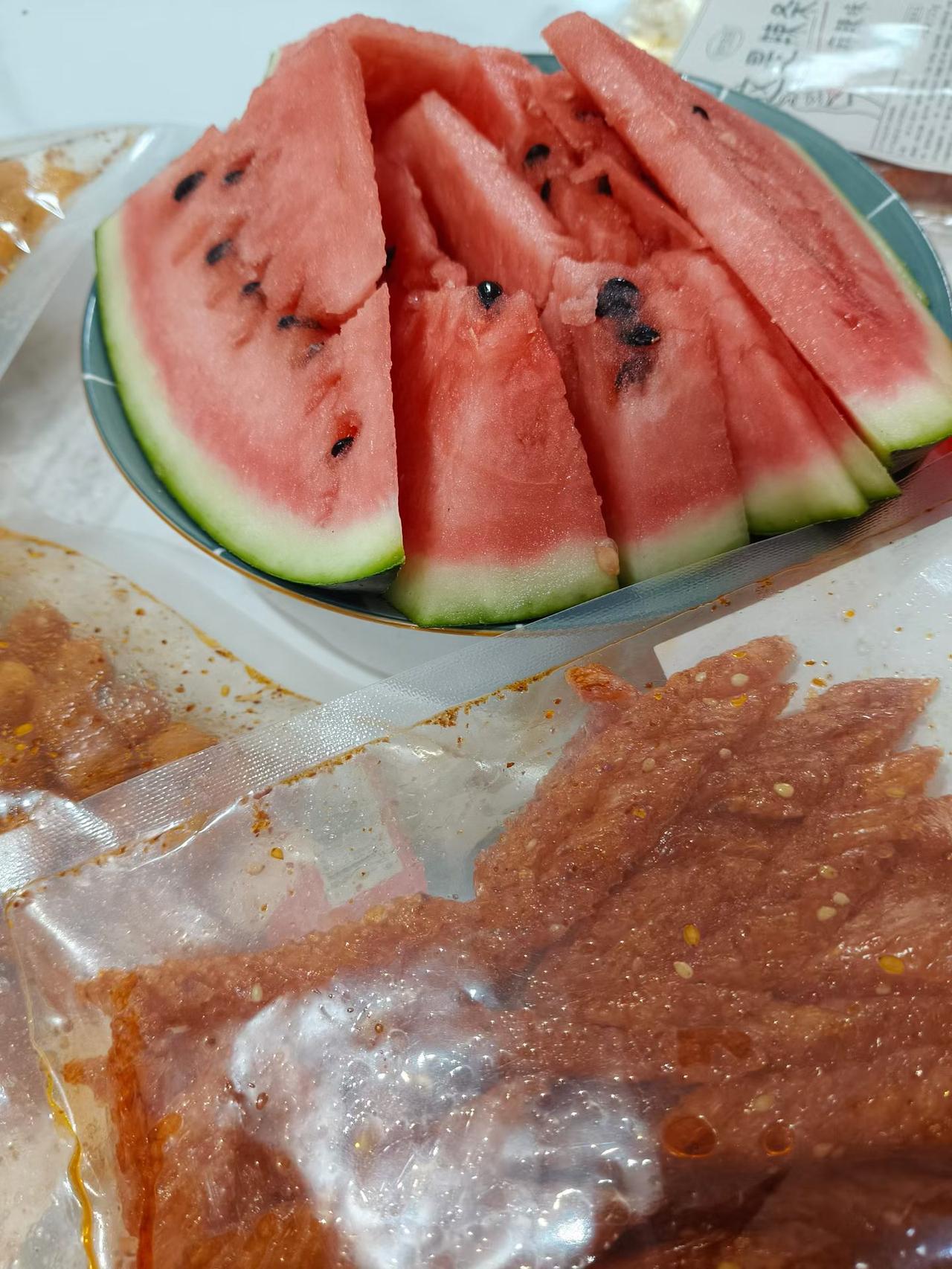 辣条配西瓜
非常美味[大笑][大笑]