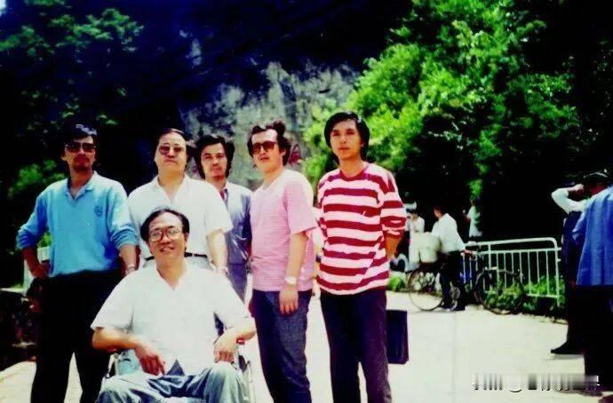 集体破防！近日著名作家余华发帖称整理旧稿时，意外翻出一封三十五年前史铁生的来信！