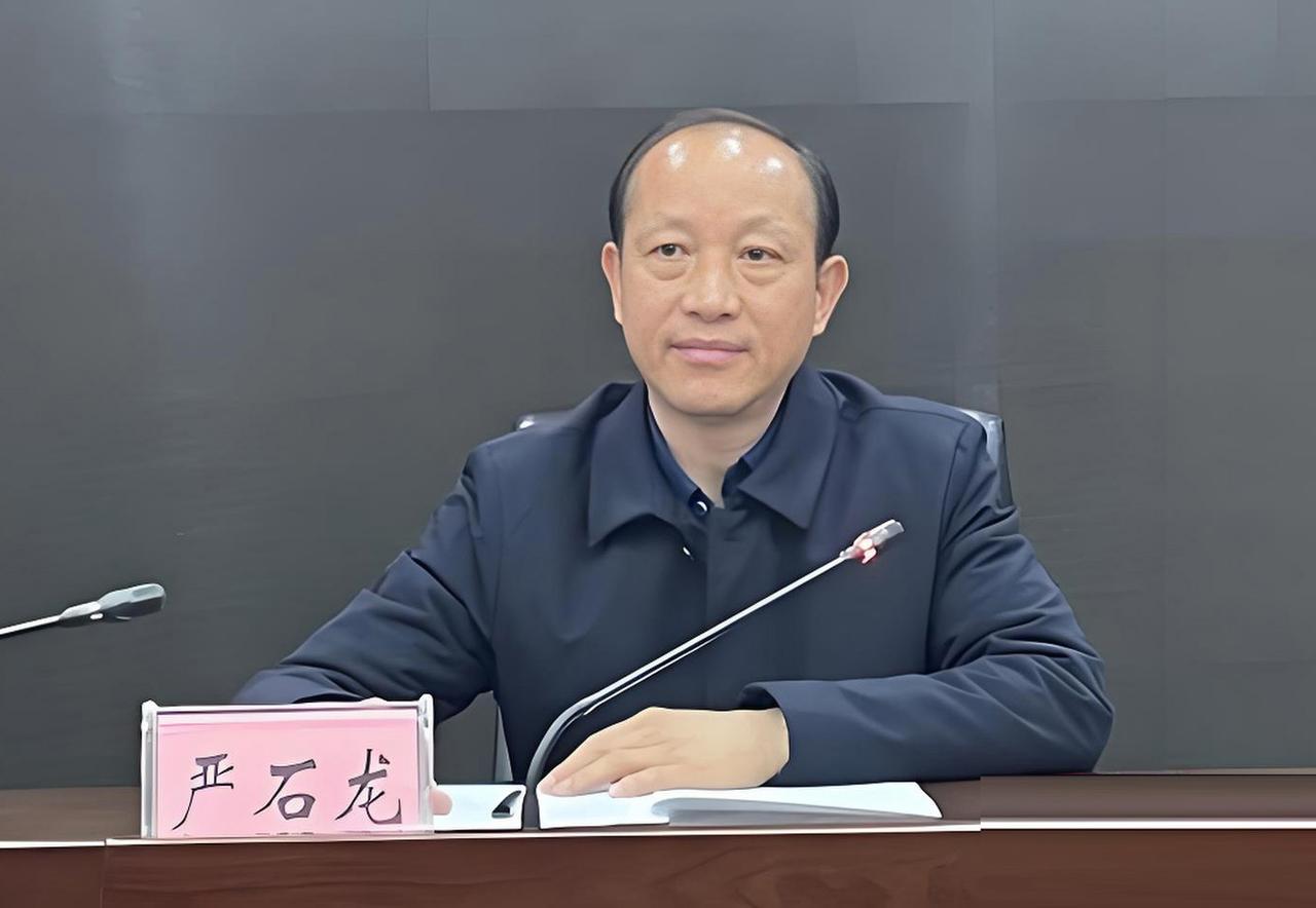 没想到湖南岳阳市岳阳楼区的严主任是岳阳师范学校的校友，以前的中等师范培养了不少人