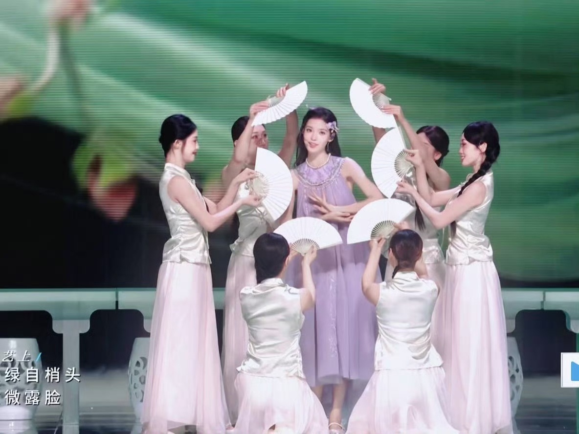 何止不好听就是很难听音色都报听但确实很高挑漂亮 