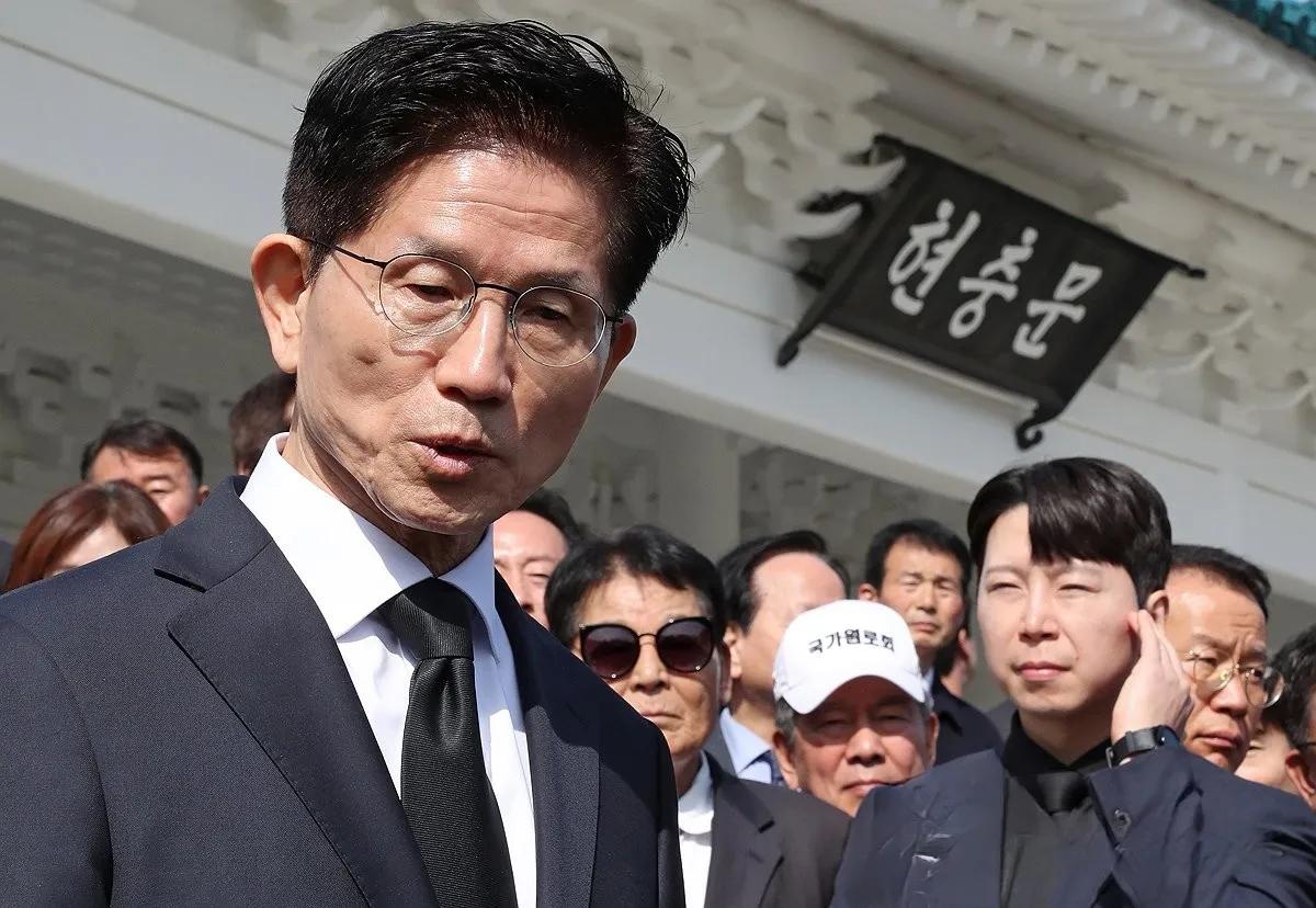 “金正恩+希特勒，也没有这种事”
金文洙反对弹劾曹喜大，
这个“倒忙”帮的太低级