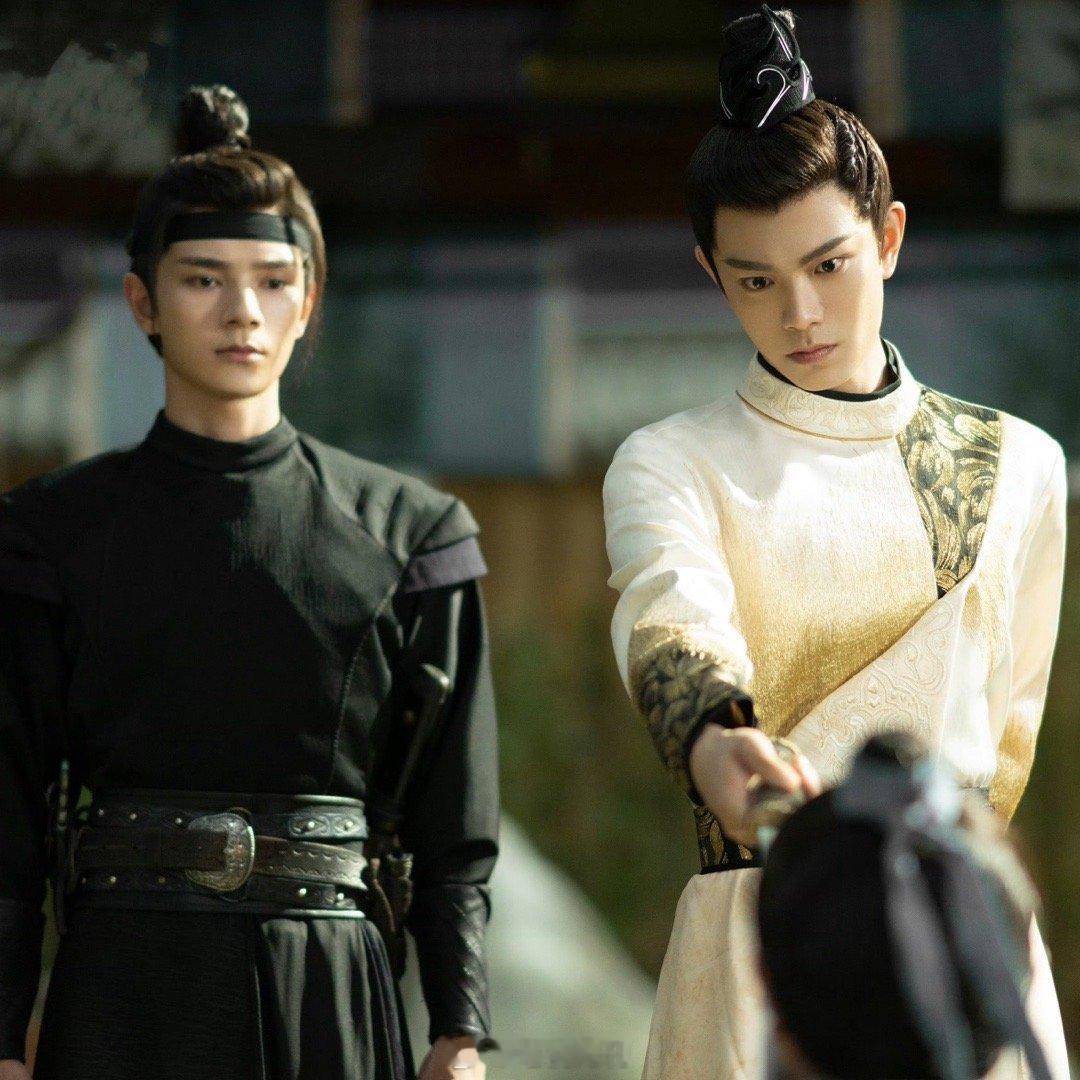 这剧的捉妖技术是慕声教的吧侍卫鬼白变身捉妖高手，何昶希演技再升级！ ​​​