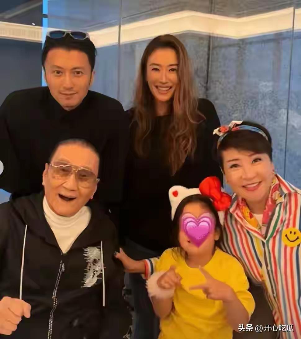 曝张柏芝月中火速安排儿子返港陪谢贤张柏芝安排儿子返港送谢贤最后一程，是顾念亲情、