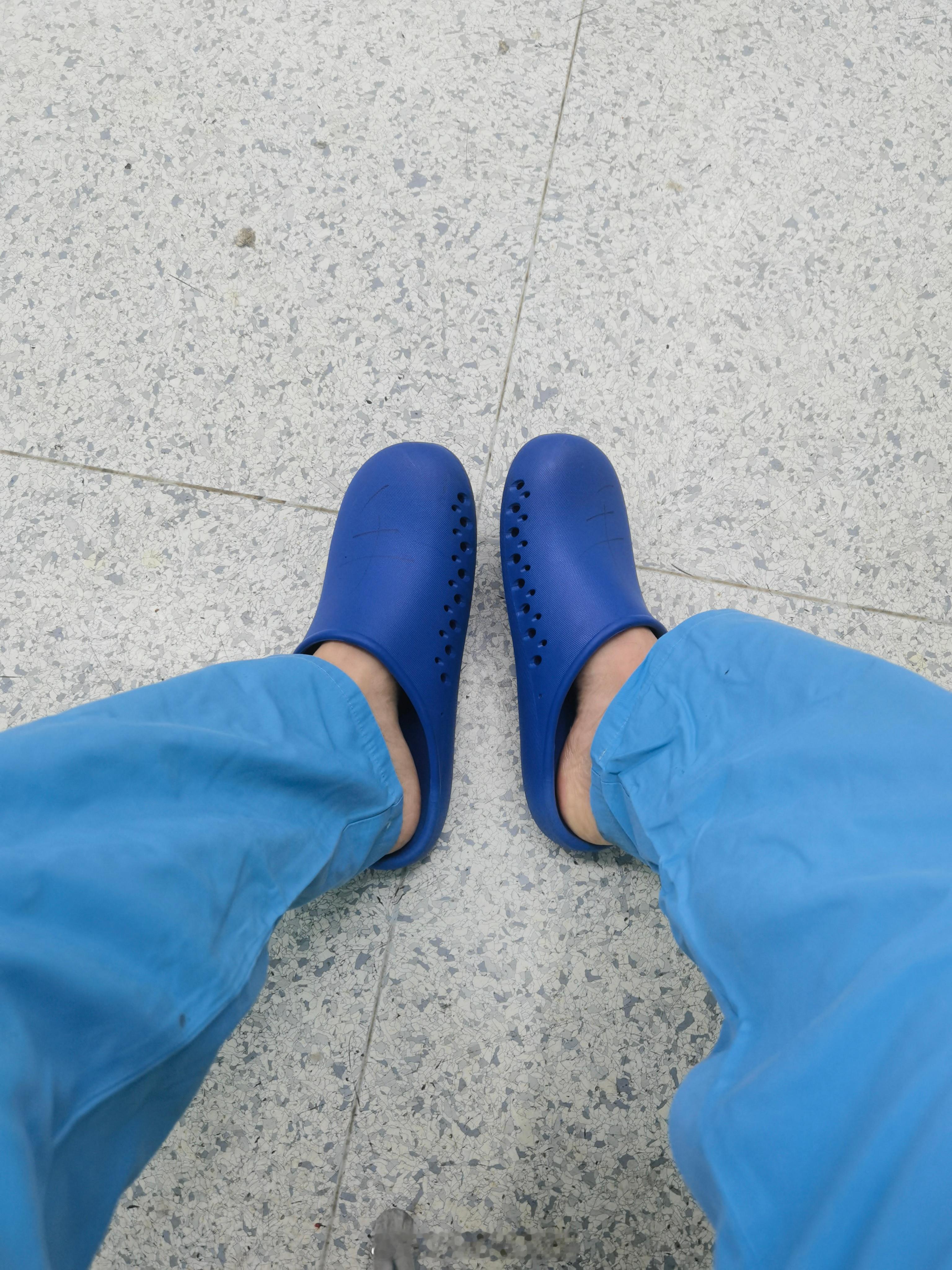 #医生让我别穿洞洞鞋#结果外科医生自己天天穿洞洞鞋做手术[doge] ​​​