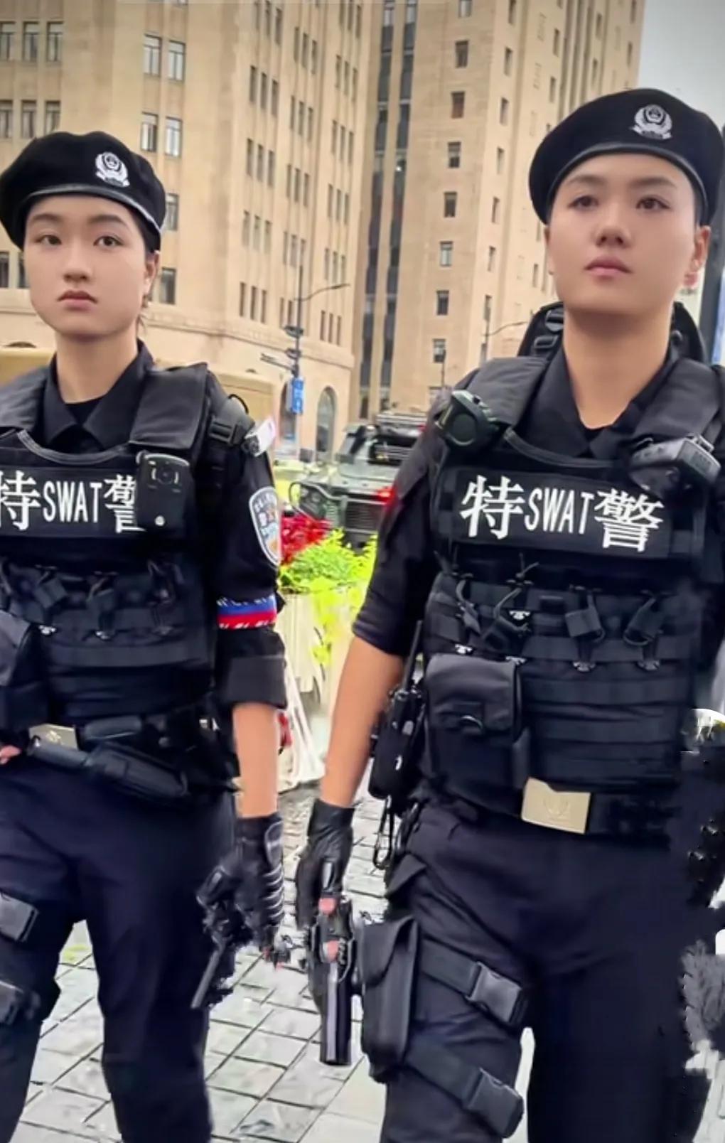 这才是最美的人，英姿飒爽，飒爽英姿，巾帼不让须眉，超酷超帅的女特警，国庆期间，保