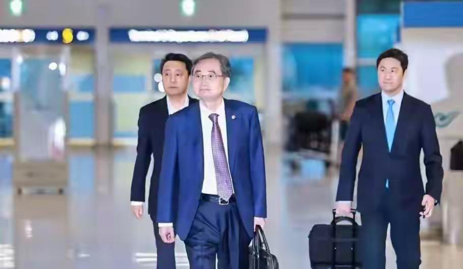 赵显访华：韩国主动释好背后，藏着怎样的现实考量？

在这个时间点，韩国外长赵显访