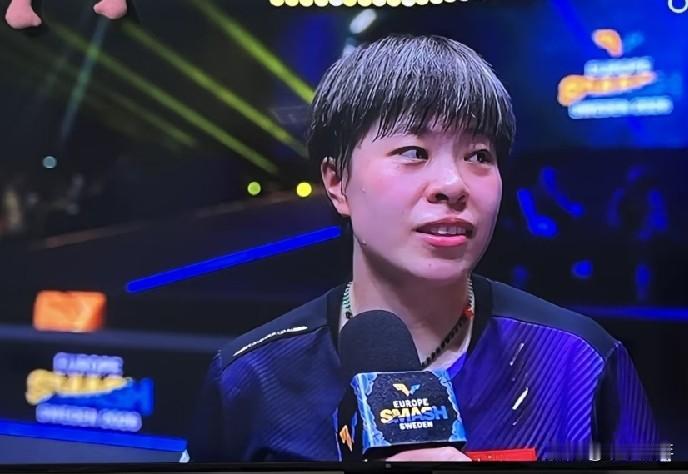 王艺迪4:2战胜张本美和的赛后啊采访，为什么眼含热泪，声音哽咽？
她直言：上周刚