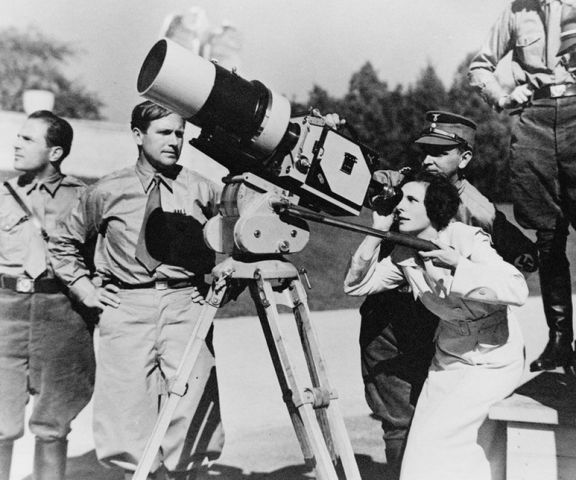 91年前的今天，莱妮·里芬施塔尔导演的《意志的胜利》在德国上映。虽然这部是极度政