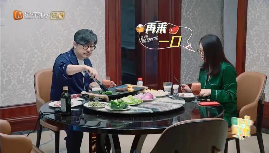 普通人的早餐无非就是白粥鸡蛋，豆浆油条包子，肠粉之类的，万万没想到从李湘那里见识