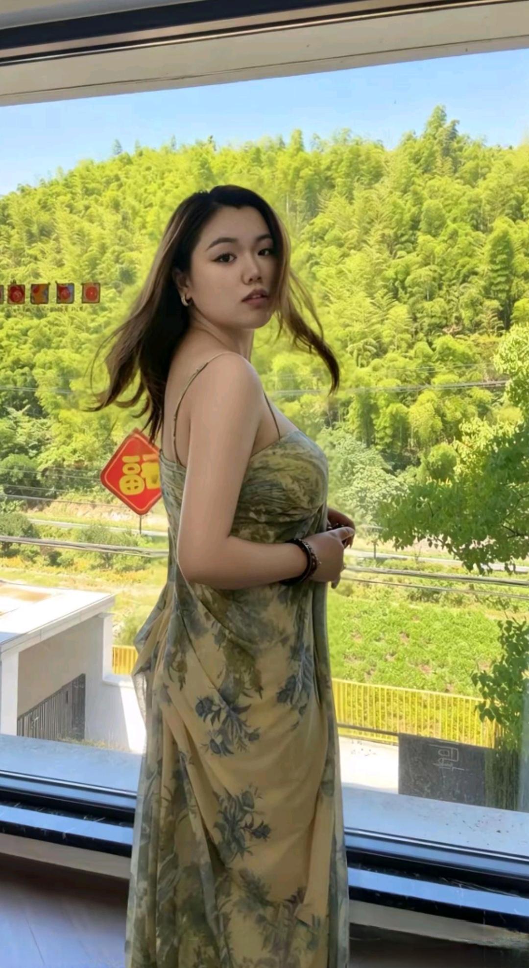 ＃分享每日正能量＃
    每天告诉自己，今天的不开心就到此为止，明天依然光芒万