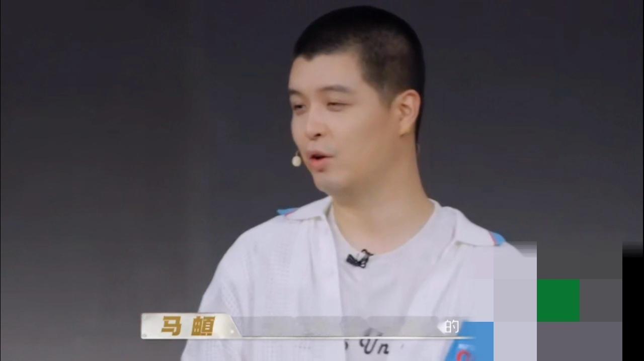 张智霖问吕严是不是唱歌的，吕严说唱的很一般，马頔说他唱的很好，张智霖说那你就是演