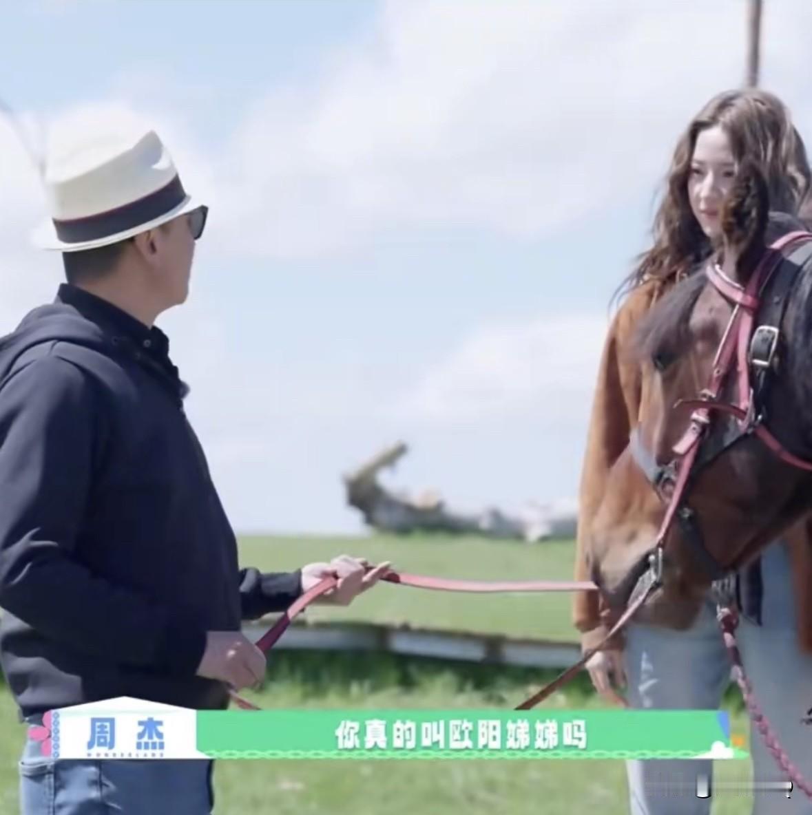 周杰是真的不上网，难怪网友笑称他来自清朝。

周杰和欧阳娣娣一同上综艺，周杰再三