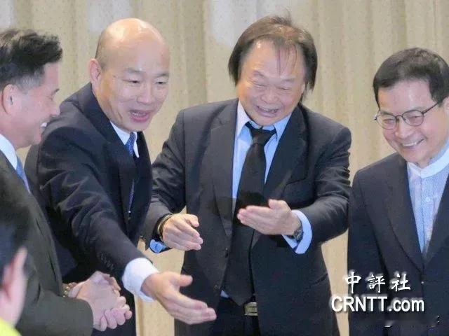 曾经的抬杠“冤家”韩王二人“立院”相见！
   今日会韩国瑜会见来访的台北市议长