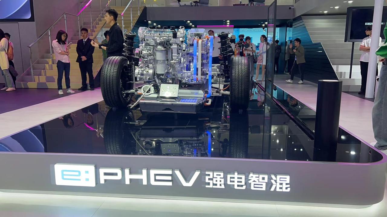 限时优惠价9.89万元起 2026款长安UNI-Z PHEV正式上市
重磅！不到