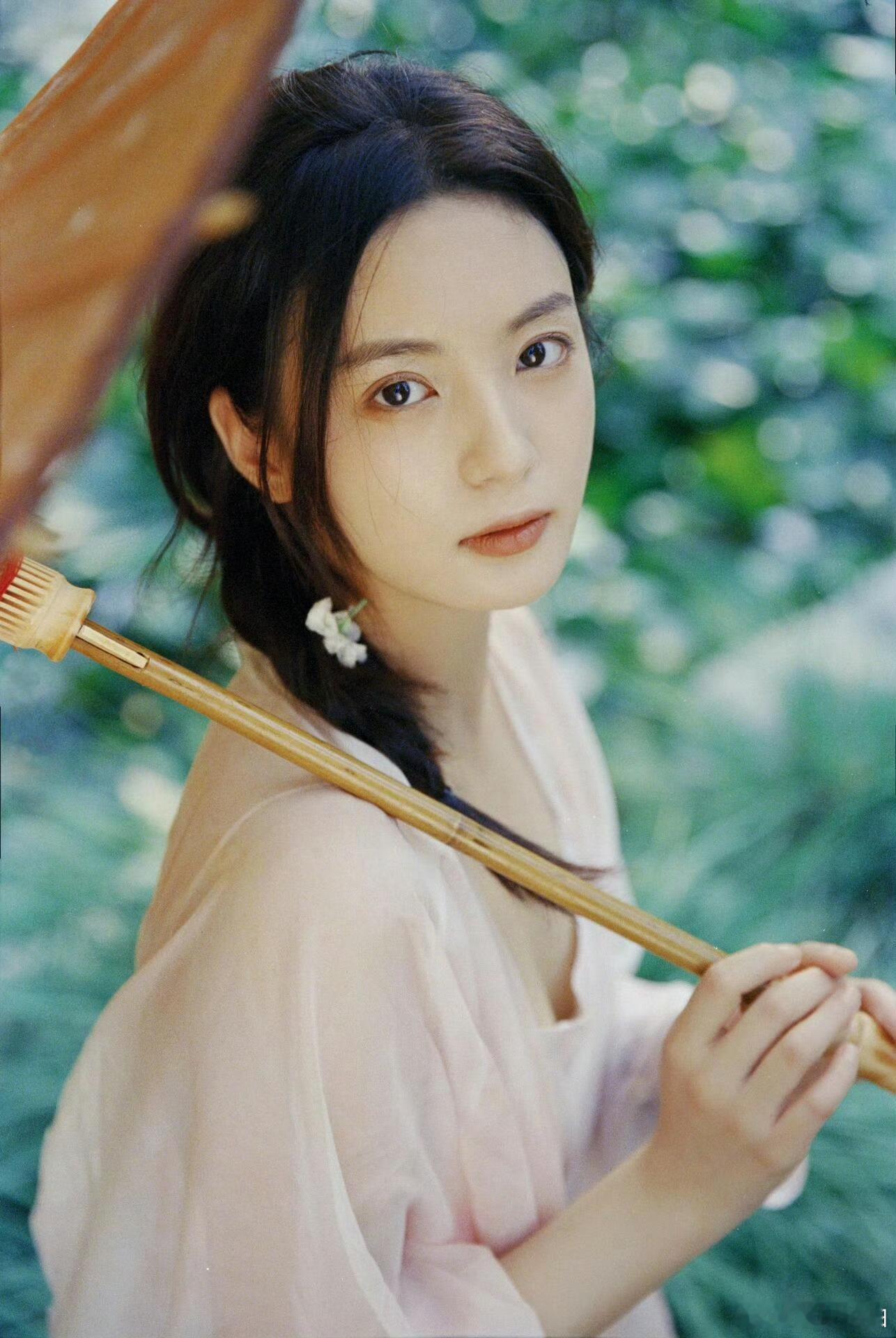 #重庆约拍[超话]##重庆约拍啦[超话]##重庆约片啦[超话]# 张雅钦摄影:​