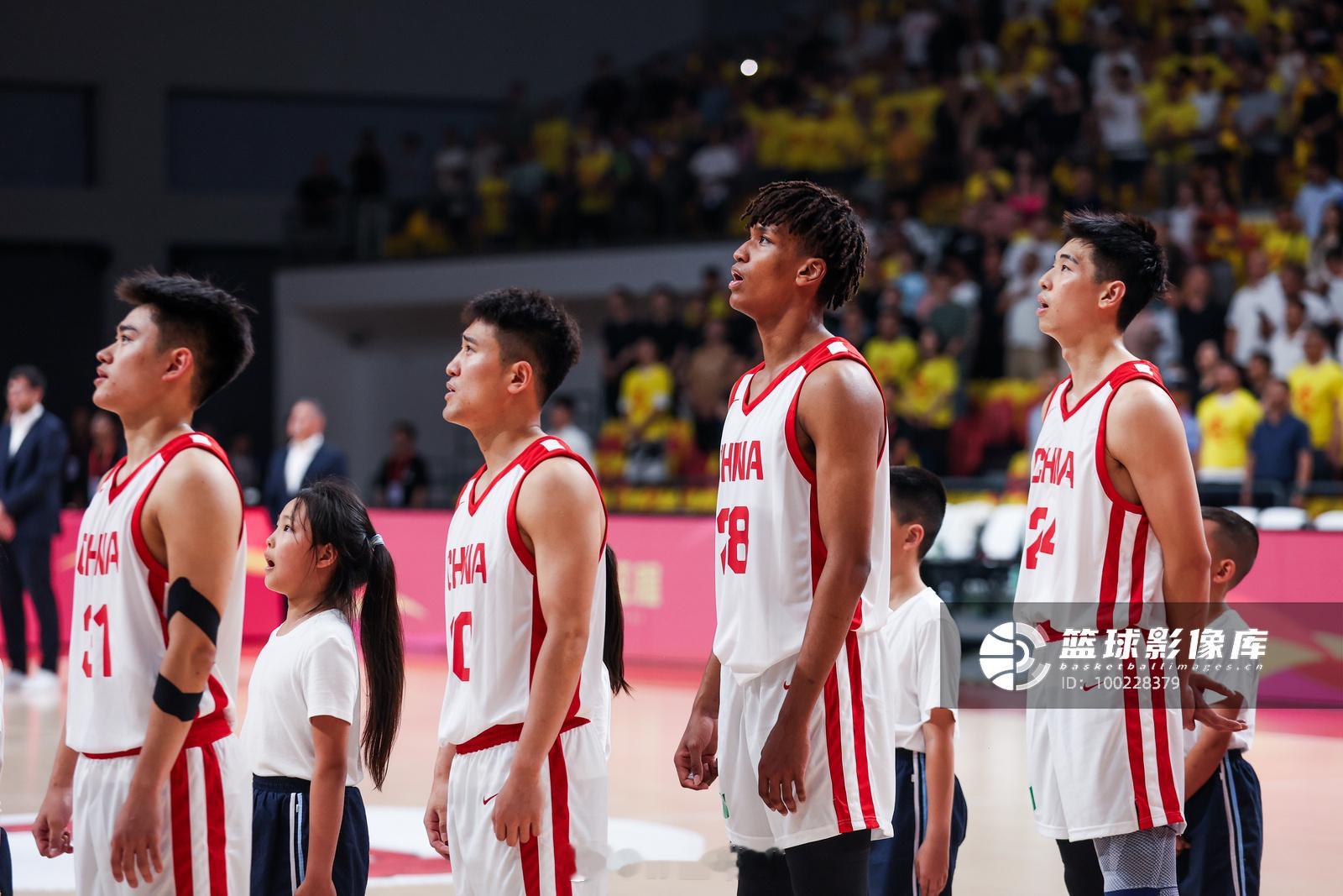中国男篮中国男篮 他们的成年国家队首秀：庞峥麟：20分57秒，10分徐昕：24分