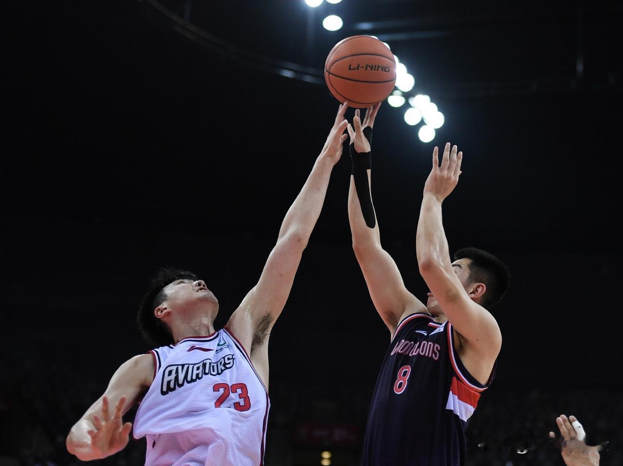 个人神迹：天神下凡的表演

· 姚明21投全中（2002）：总决赛面对八一，21