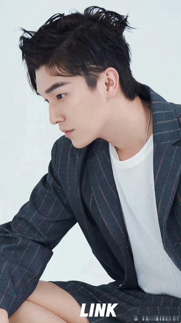 杨旭文唐朝诡事录之长安  ⭐ 杨旭文卢凌风  曾经我想去看遍世间美景，后来我知道