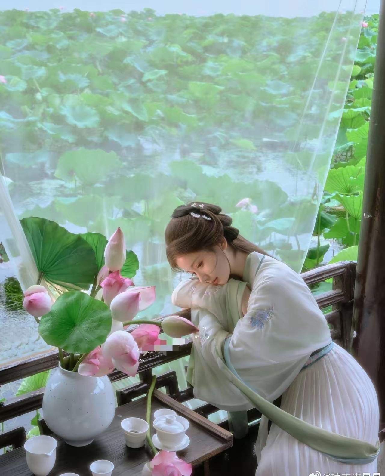 心理学家说：“一个真正被很多人真心尊重、长久欣赏的女人，一定不是因为她长得多惊艳