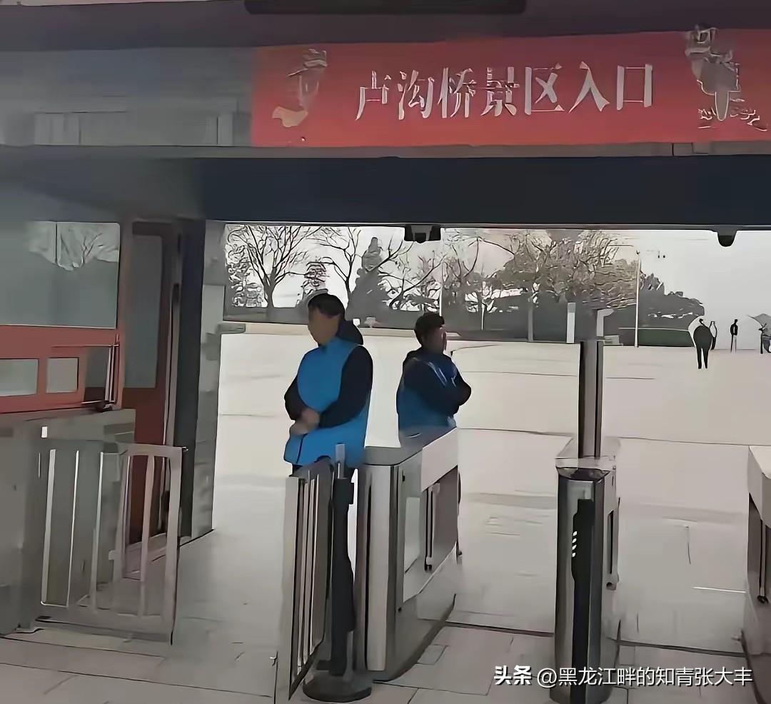 刚刚看到一个图文，确实让人很有感慨啊！

文中说 ：当年万人都难以守住的大桥，现