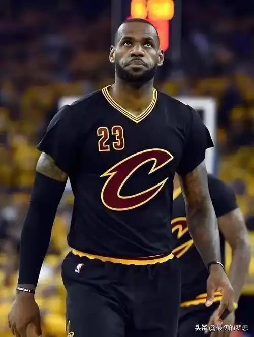 这才是NBA有史以来身体素质最强的十大球星！大家认同吗？

1. 张伯伦

中锋