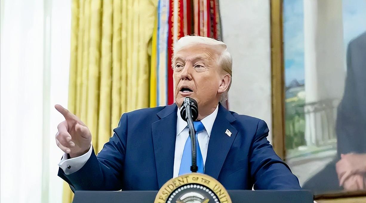 特朗普说翻脸就翻脸，直接给韩国来了个“关税暴击”，韩国卖到美国的汽车、木材、药品