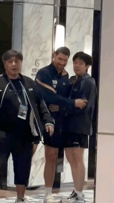 弗朗西斯卡是真心佩服并喜欢头哥！
3月28日国乒第一次上训，今天头哥和孙逊指导下