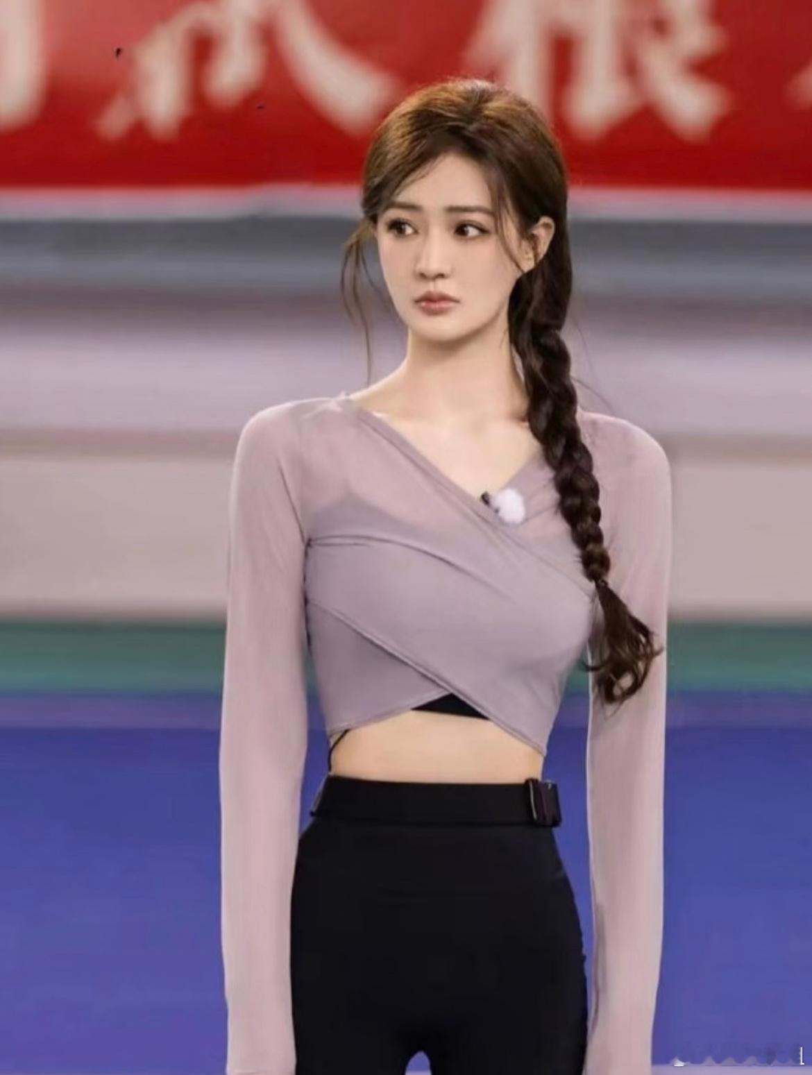 徐璐这身材宽肩窄腰太完美了吧太爱这身材了 ​​​