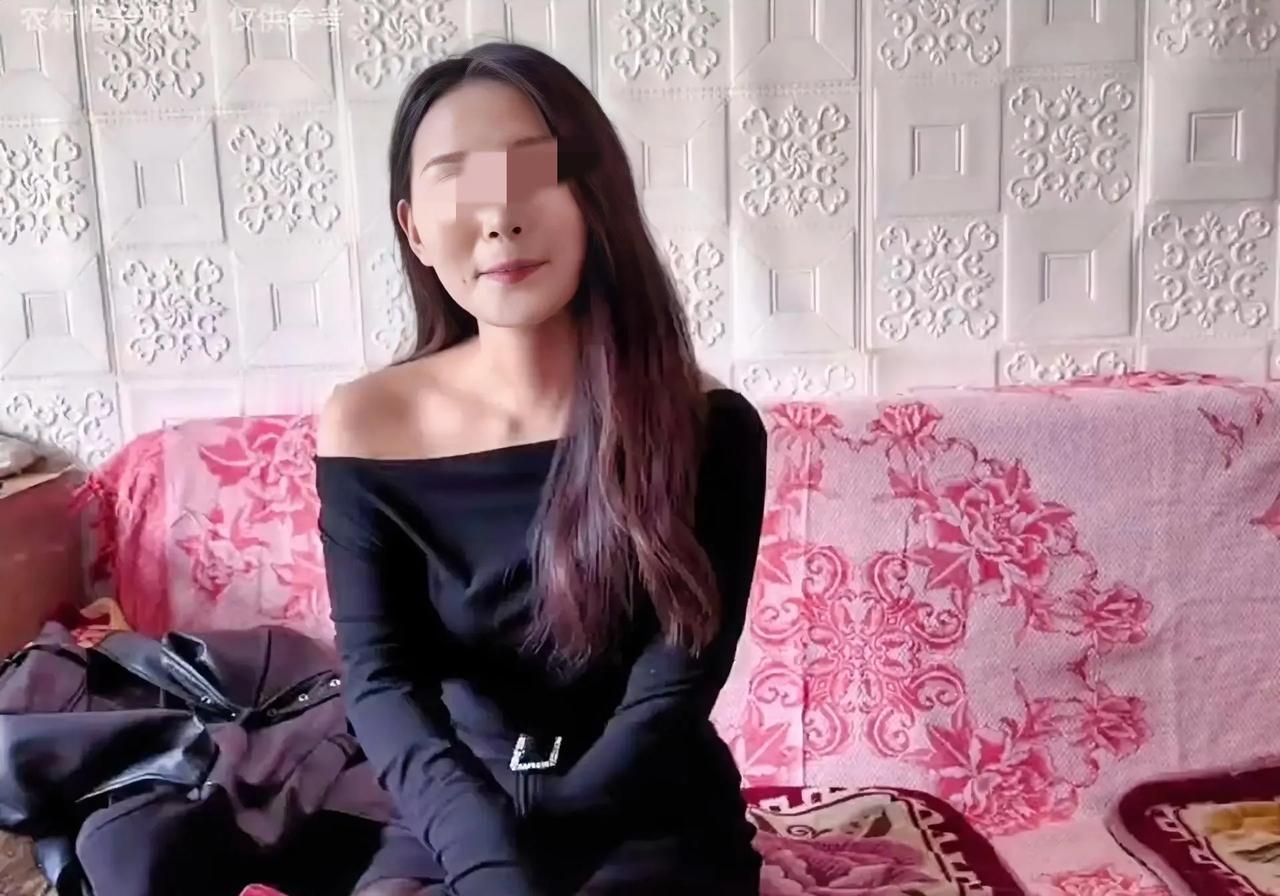 一男子经人介绍，与25岁女子订婚，随后女子先后5次，前往男子打工的地方，与他相聚